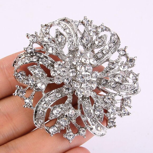 Vintage-Inspired Crystal Floral Brooch Silver Bridal Accessory Gift - Picture 6 of 6